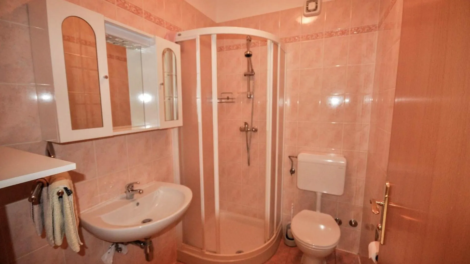 Apartment Ferienwohnung Fuer 2 Personen 30 M2 In Novigrad, Istrien Karpinjan