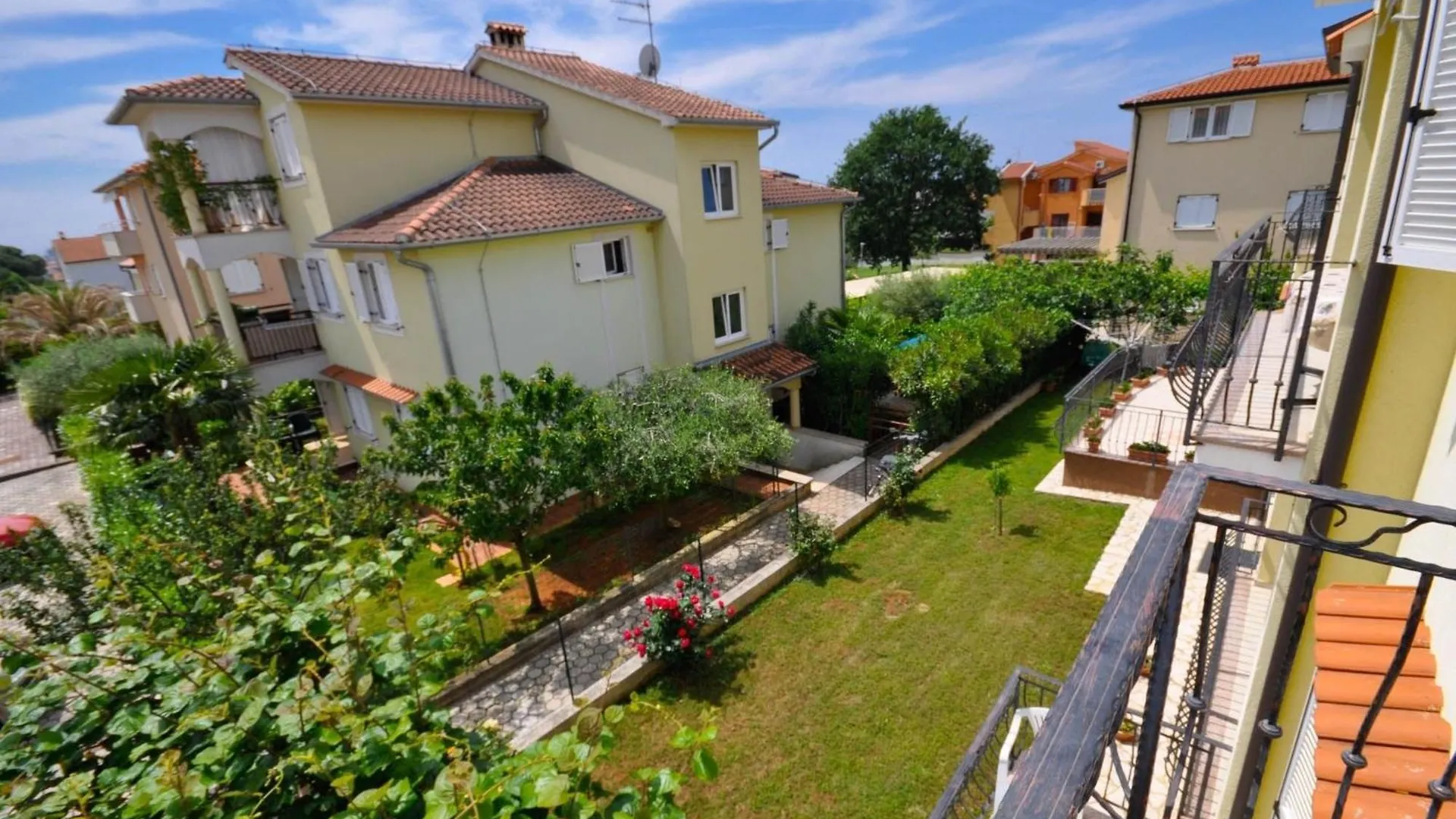 Apartment Ferienwohnung Fuer 2 Personen 30 M2 In Novigrad, Istrien Karpinjan